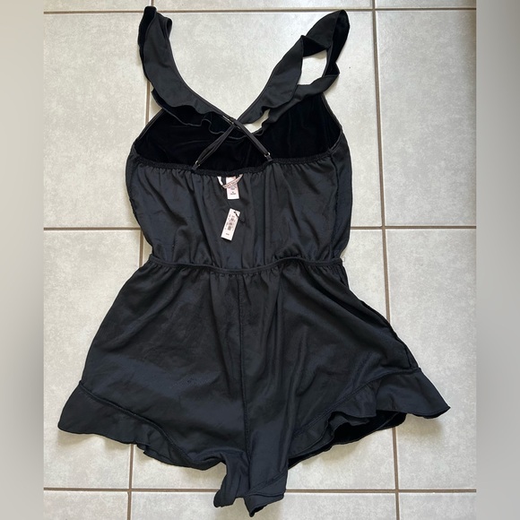 Victoria’s Secret Black Velvet Romper M - Picture 6 of 8